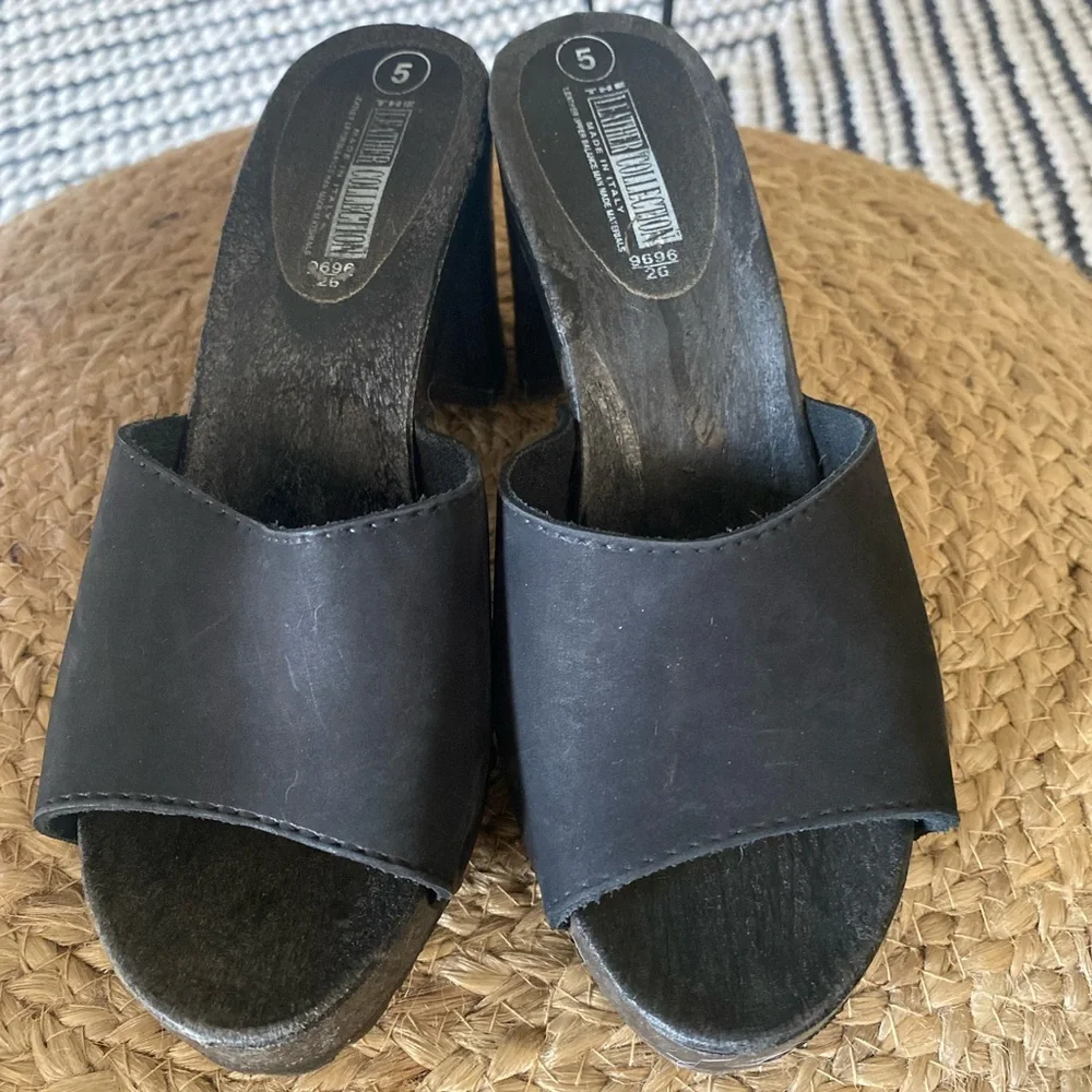 Barbie Italian heeled clogs. Open toe, grommets, leather, black sole and heel. - Picture 7 of 7